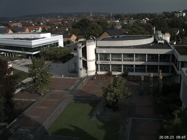 Foto der Webcam: Verwaltungsgebäude, Innenhof mit Audimax, Hörsaal-Gebäude 1