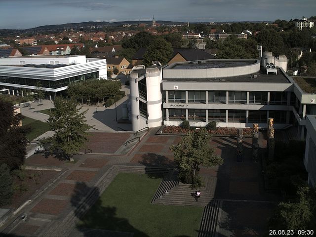 Foto der Webcam: Verwaltungsgebäude, Innenhof mit Audimax, Hörsaal-Gebäude 1