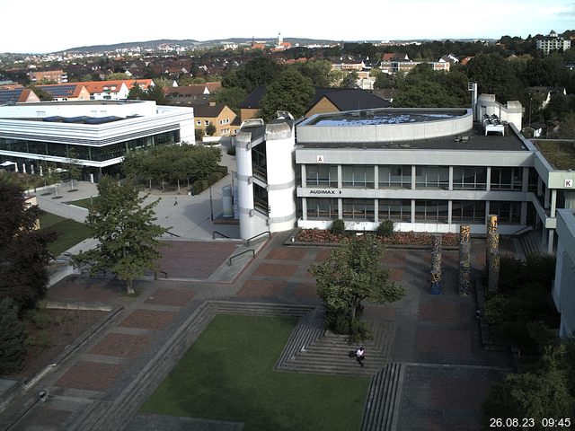 Foto der Webcam: Verwaltungsgebäude, Innenhof mit Audimax, Hörsaal-Gebäude 1