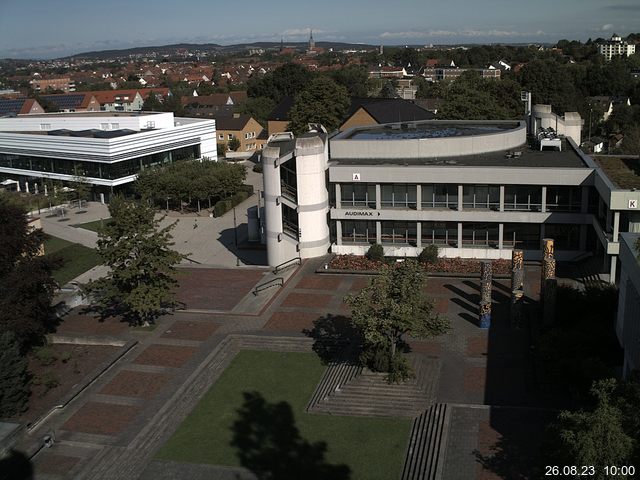 Foto der Webcam: Verwaltungsgebäude, Innenhof mit Audimax, Hörsaal-Gebäude 1