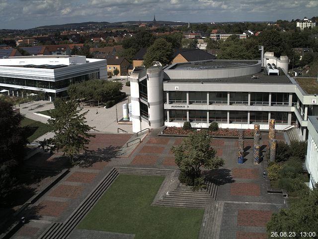 Foto der Webcam: Verwaltungsgebäude, Innenhof mit Audimax, Hörsaal-Gebäude 1