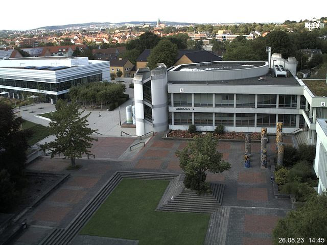 Foto der Webcam: Verwaltungsgebäude, Innenhof mit Audimax, Hörsaal-Gebäude 1