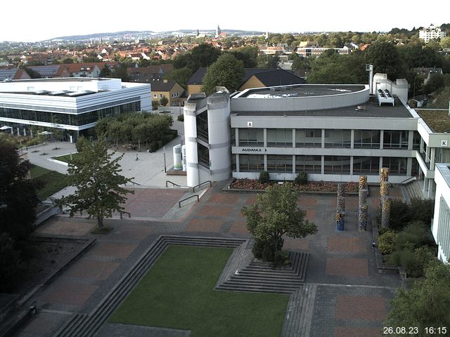 Foto der Webcam: Verwaltungsgebäude, Innenhof mit Audimax, Hörsaal-Gebäude 1