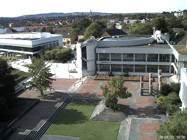 Foto der Webcam: Verwaltungsgebäude, Innenhof mit Audimax, Hörsaal-Gebäude 1