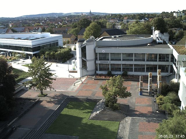 Foto der Webcam: Verwaltungsgebäude, Innenhof mit Audimax, Hörsaal-Gebäude 1