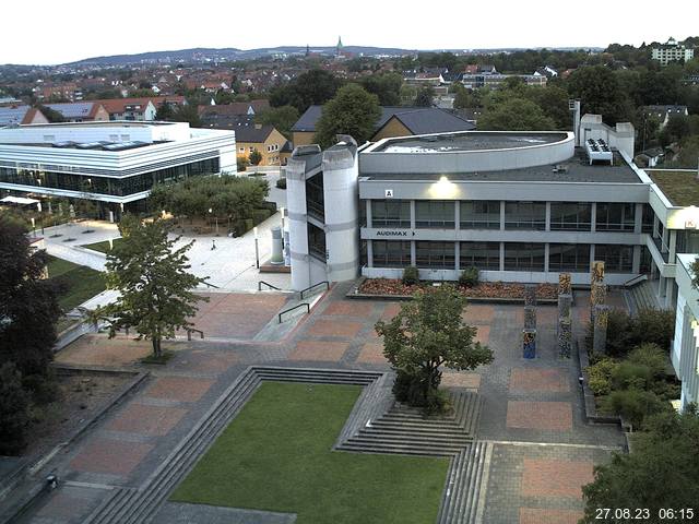 Foto der Webcam: Verwaltungsgebäude, Innenhof mit Audimax, Hörsaal-Gebäude 1