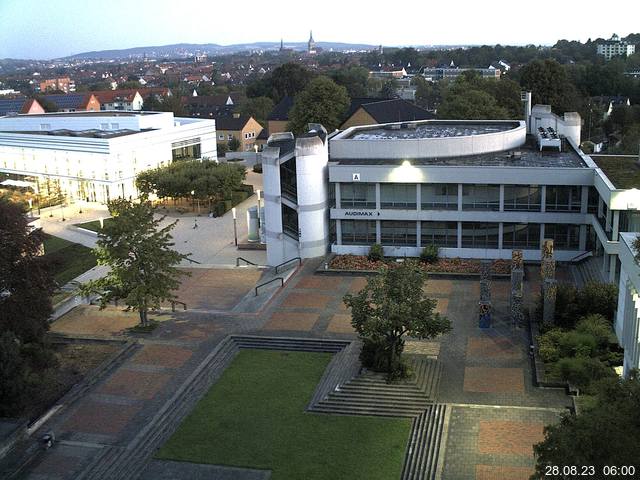 Foto der Webcam: Verwaltungsgebäude, Innenhof mit Audimax, Hörsaal-Gebäude 1