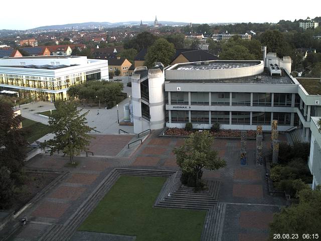 Foto der Webcam: Verwaltungsgebäude, Innenhof mit Audimax, Hörsaal-Gebäude 1