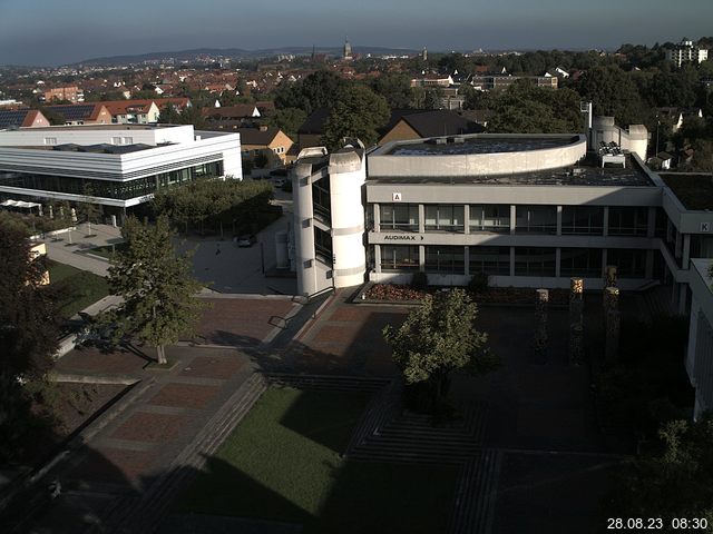 Foto der Webcam: Verwaltungsgebäude, Innenhof mit Audimax, Hörsaal-Gebäude 1