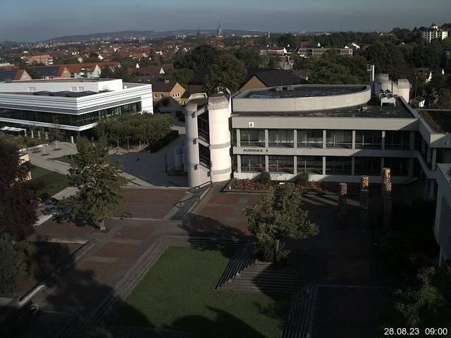 Foto der Webcam: Verwaltungsgebäude, Innenhof mit Audimax, Hörsaal-Gebäude 1