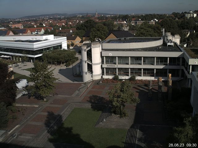 Foto der Webcam: Verwaltungsgebäude, Innenhof mit Audimax, Hörsaal-Gebäude 1