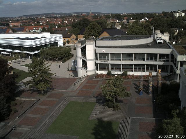 Foto der Webcam: Verwaltungsgebäude, Innenhof mit Audimax, Hörsaal-Gebäude 1