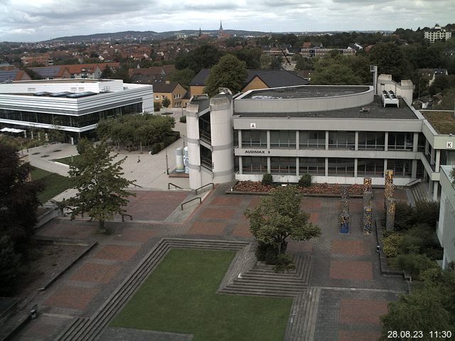 Foto der Webcam: Verwaltungsgebäude, Innenhof mit Audimax, Hörsaal-Gebäude 1