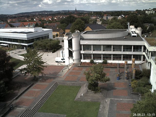 Foto der Webcam: Verwaltungsgebäude, Innenhof mit Audimax, Hörsaal-Gebäude 1