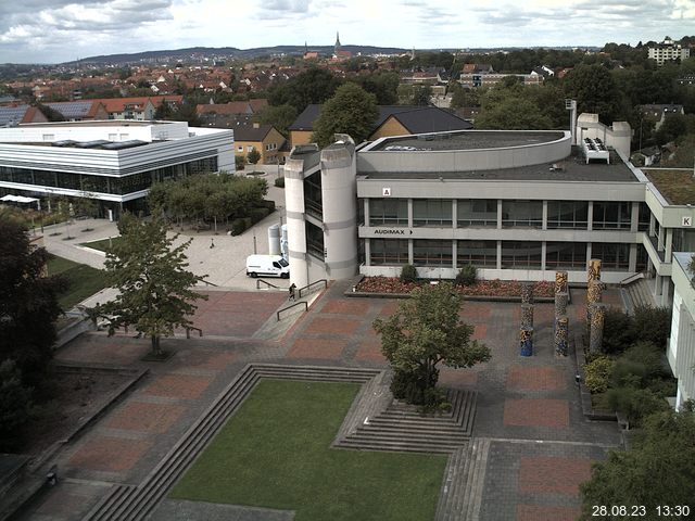 Foto der Webcam: Verwaltungsgebäude, Innenhof mit Audimax, Hörsaal-Gebäude 1