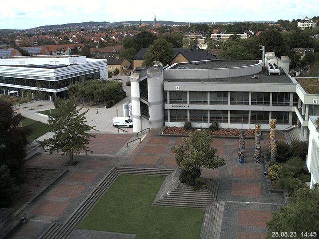 Foto der Webcam: Verwaltungsgebäude, Innenhof mit Audimax, Hörsaal-Gebäude 1