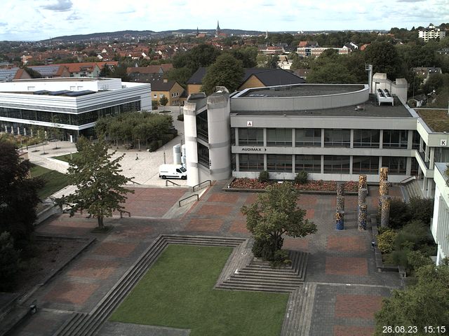 Foto der Webcam: Verwaltungsgebäude, Innenhof mit Audimax, Hörsaal-Gebäude 1