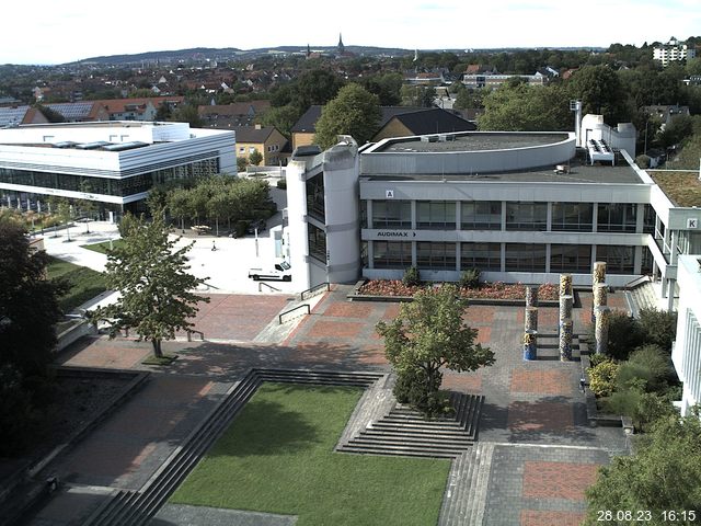 Foto der Webcam: Verwaltungsgebäude, Innenhof mit Audimax, Hörsaal-Gebäude 1