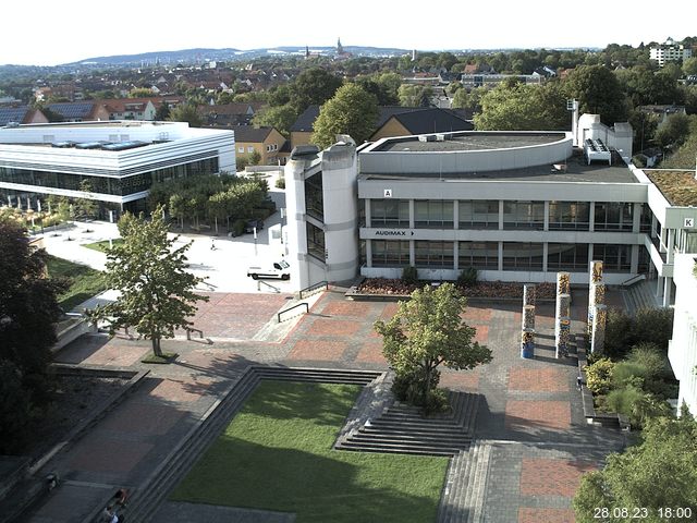 Foto der Webcam: Verwaltungsgebäude, Innenhof mit Audimax, Hörsaal-Gebäude 1