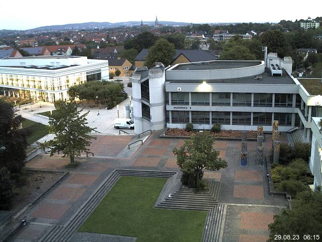 Foto der Webcam: Verwaltungsgebäude, Innenhof mit Audimax, Hörsaal-Gebäude 1