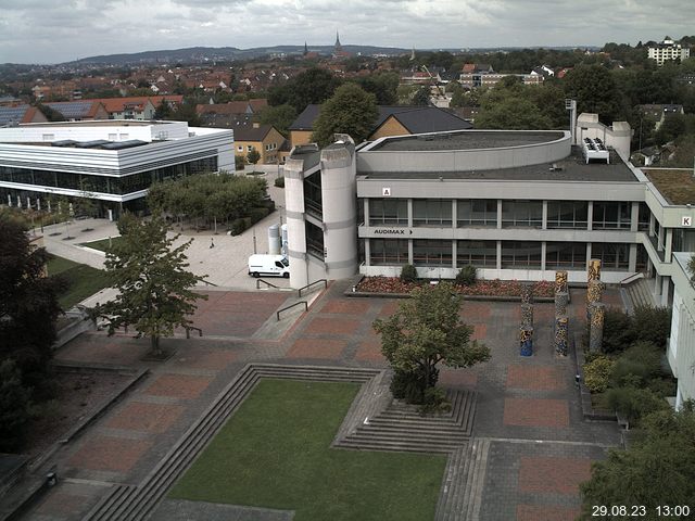 Foto der Webcam: Verwaltungsgebäude, Innenhof mit Audimax, Hörsaal-Gebäude 1