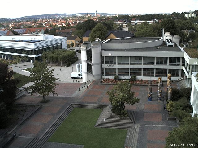 Foto der Webcam: Verwaltungsgebäude, Innenhof mit Audimax, Hörsaal-Gebäude 1