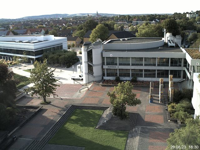 Foto der Webcam: Verwaltungsgebäude, Innenhof mit Audimax, Hörsaal-Gebäude 1