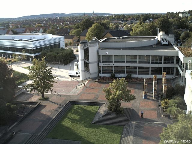 Foto der Webcam: Verwaltungsgebäude, Innenhof mit Audimax, Hörsaal-Gebäude 1