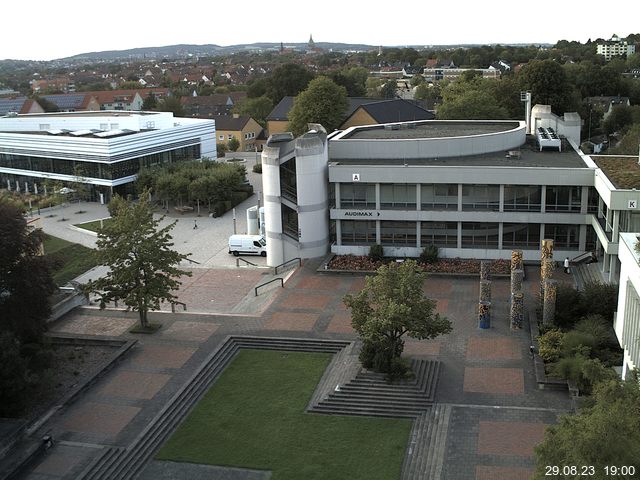 Foto der Webcam: Verwaltungsgebäude, Innenhof mit Audimax, Hörsaal-Gebäude 1