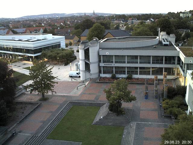 Foto der Webcam: Verwaltungsgebäude, Innenhof mit Audimax, Hörsaal-Gebäude 1