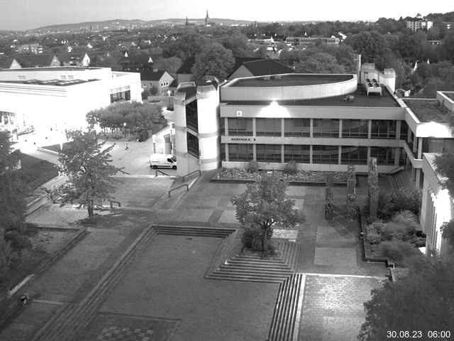 Foto der Webcam: Verwaltungsgebäude, Innenhof mit Audimax, Hörsaal-Gebäude 1