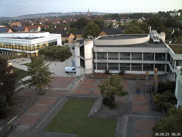 Foto der Webcam: Verwaltungsgebäude, Innenhof mit Audimax, Hörsaal-Gebäude 1