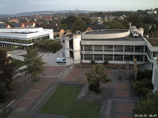 Foto der Webcam: Verwaltungsgebäude, Innenhof mit Audimax, Hörsaal-Gebäude 1