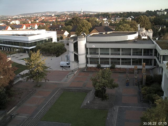 Foto der Webcam: Verwaltungsgebäude, Innenhof mit Audimax, Hörsaal-Gebäude 1