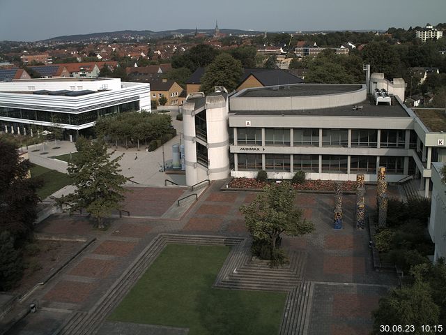 Foto der Webcam: Verwaltungsgebäude, Innenhof mit Audimax, Hörsaal-Gebäude 1