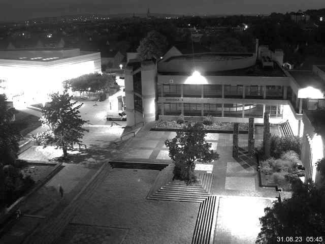 Foto der Webcam: Verwaltungsgebäude, Innenhof mit Audimax, Hörsaal-Gebäude 1