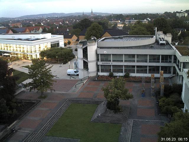 Foto der Webcam: Verwaltungsgebäude, Innenhof mit Audimax, Hörsaal-Gebäude 1