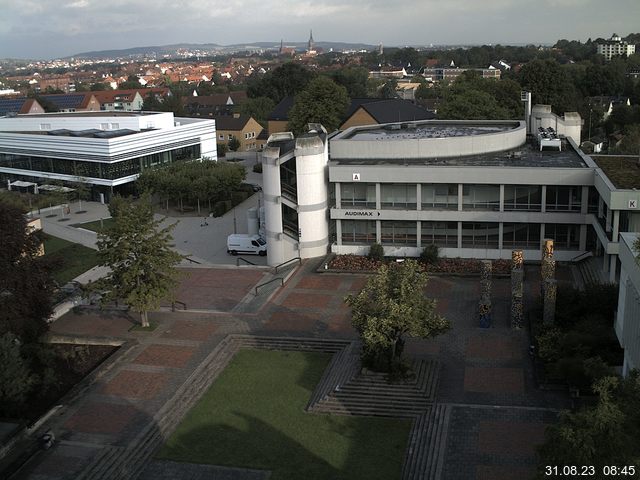 Foto der Webcam: Verwaltungsgebäude, Innenhof mit Audimax, Hörsaal-Gebäude 1