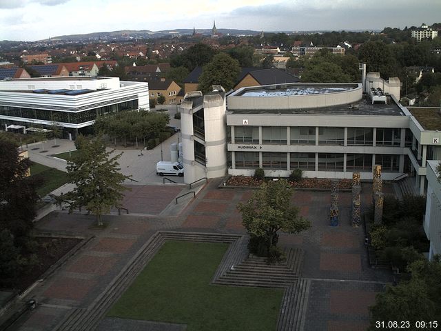 Foto der Webcam: Verwaltungsgebäude, Innenhof mit Audimax, Hörsaal-Gebäude 1