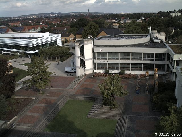 Foto der Webcam: Verwaltungsgebäude, Innenhof mit Audimax, Hörsaal-Gebäude 1