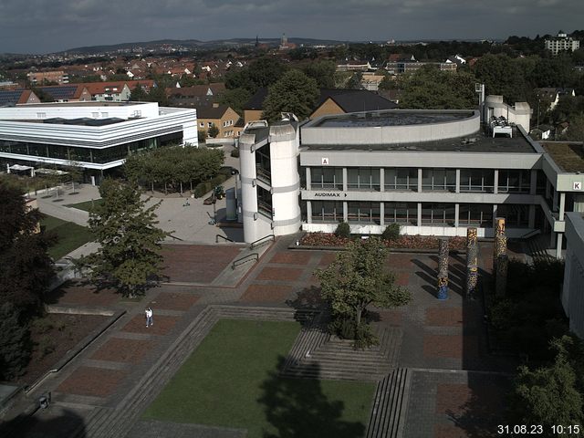 Foto der Webcam: Verwaltungsgebäude, Innenhof mit Audimax, Hörsaal-Gebäude 1