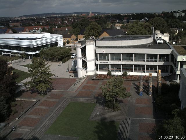 Foto der Webcam: Verwaltungsgebäude, Innenhof mit Audimax, Hörsaal-Gebäude 1