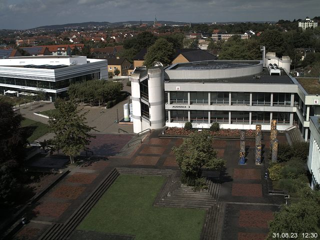 Foto der Webcam: Verwaltungsgebäude, Innenhof mit Audimax, Hörsaal-Gebäude 1