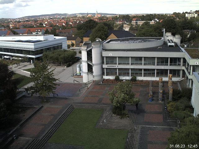 Foto der Webcam: Verwaltungsgebäude, Innenhof mit Audimax, Hörsaal-Gebäude 1