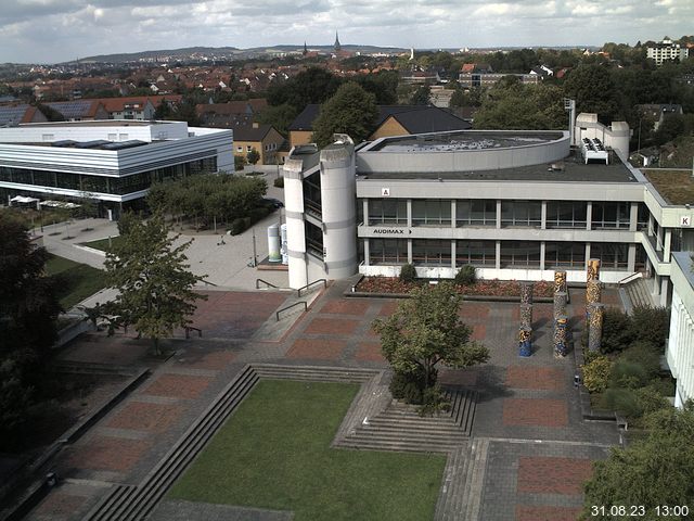 Foto der Webcam: Verwaltungsgebäude, Innenhof mit Audimax, Hörsaal-Gebäude 1