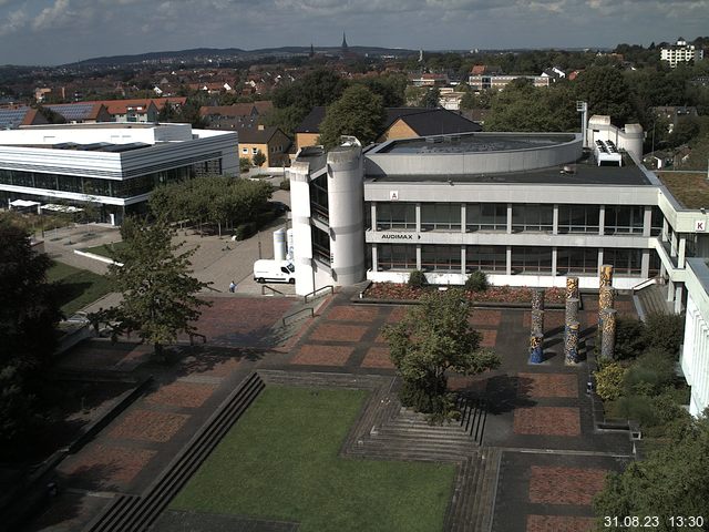 Foto der Webcam: Verwaltungsgebäude, Innenhof mit Audimax, Hörsaal-Gebäude 1