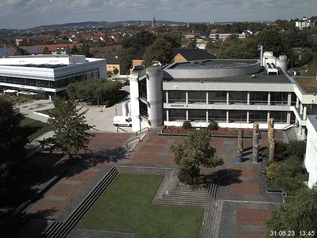 Foto der Webcam: Verwaltungsgebäude, Innenhof mit Audimax, Hörsaal-Gebäude 1