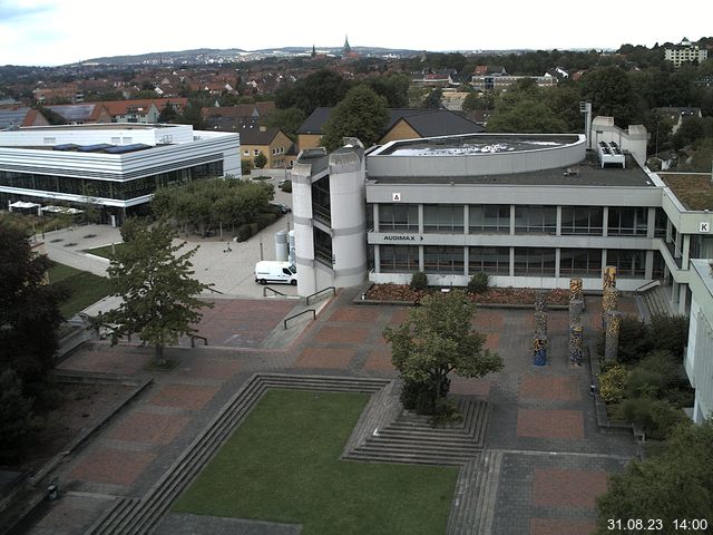 Foto der Webcam: Verwaltungsgebäude, Innenhof mit Audimax, Hörsaal-Gebäude 1