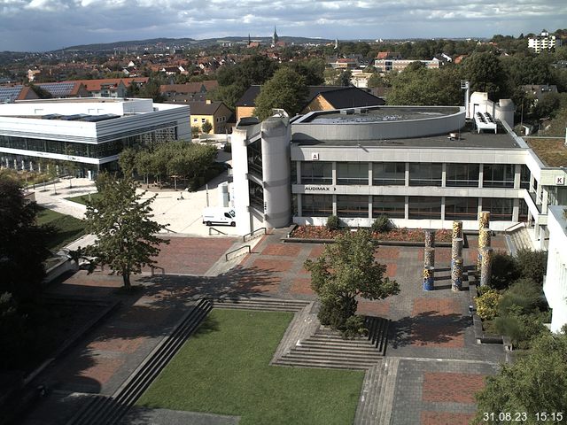 Foto der Webcam: Verwaltungsgebäude, Innenhof mit Audimax, Hörsaal-Gebäude 1