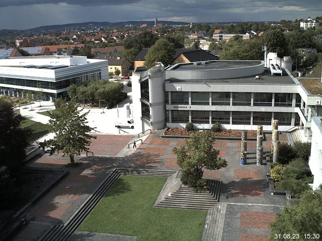 Foto der Webcam: Verwaltungsgebäude, Innenhof mit Audimax, Hörsaal-Gebäude 1